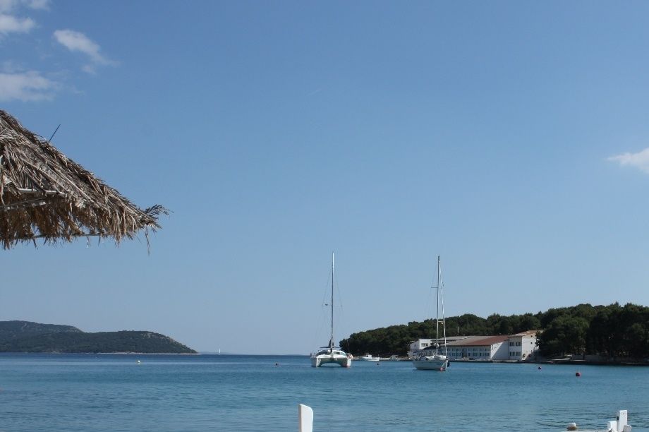 Welcome to Privc Luka. A small island of about 1.5x3km located centrally in the Croatian Dalmatian Sea. The island is predominantly inhabited by locals from the mainland having a summer residence on the island. The island sits a few kilometers off the mainland and is reached in less than 10min. by taxi boat. It's a great starting point should one wish to explore some of the many islands in the area or simply relax without the tourist crowds and hectic traffic on the mainland. There are no cars on the island and the speed therefore rarely creeps above the pace of a garden-tractor...
The island has a big bay sheltered for the dominant northern summer winds and every day numerous new sailing boats navigating and stay overnight on Prvic Luka setting the scene for an easy going lifestyle.